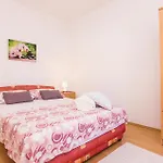 Two-bedroom With An Outdoor Swimming Pool 04 בית נופש Kruševo