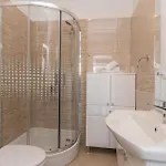 Two-bedroom With An Outdoor Swimming Pool 04 בית נופש