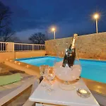 Two-bedroom With An Outdoor Swimming Pool 04 בית נופש *