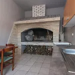 בית נופש Two-bedroom With An Outdoor Swimming Pool 04