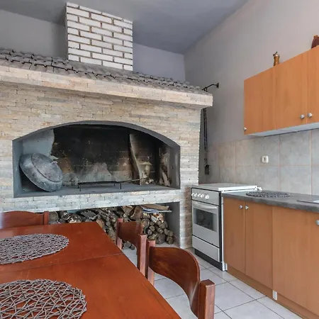 בית נופש Two-bedroom With An Outdoor Swimming Pool 04 *