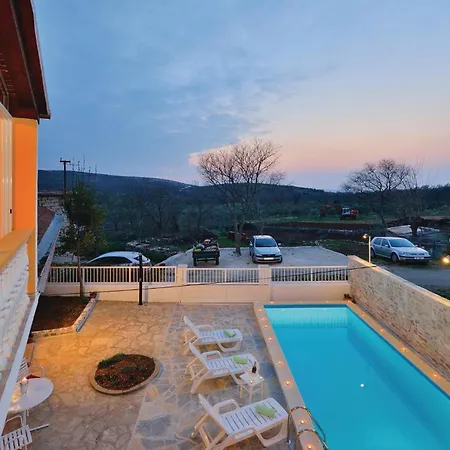 Two-bedroom With An Outdoor Swimming Pool 04 בית נופש Kruševo