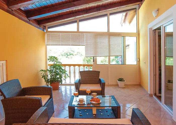 Two-bedroom With An Outdoor Swimming Pool 04 *
