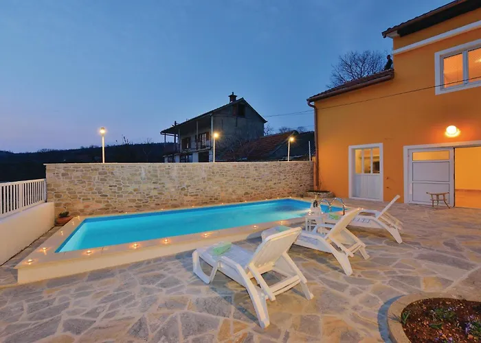 Two-bedroom With An Outdoor Swimming Pool 04