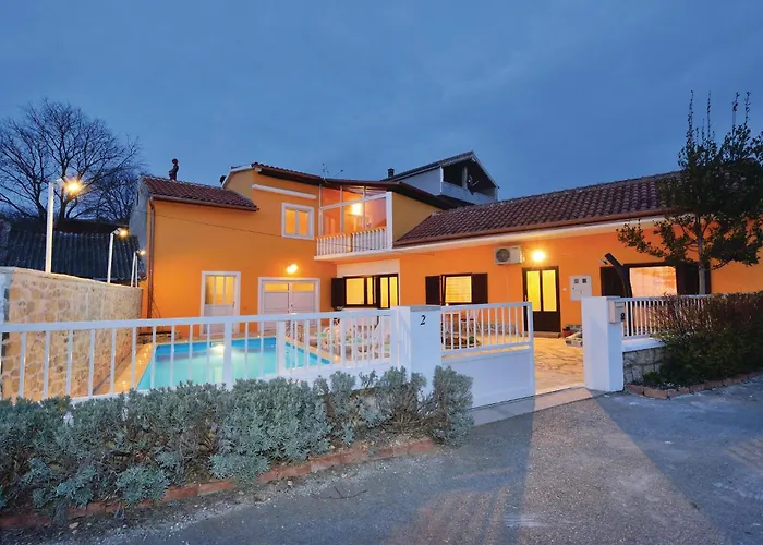 Two-bedroom With An Outdoor Swimming Pool 04 Feriehus Kruševo
