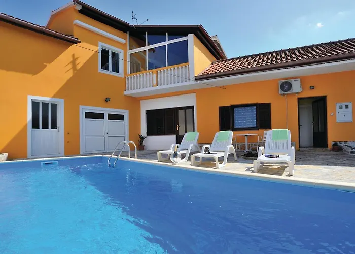 Two-bedroom With An Outdoor Swimming Pool 04