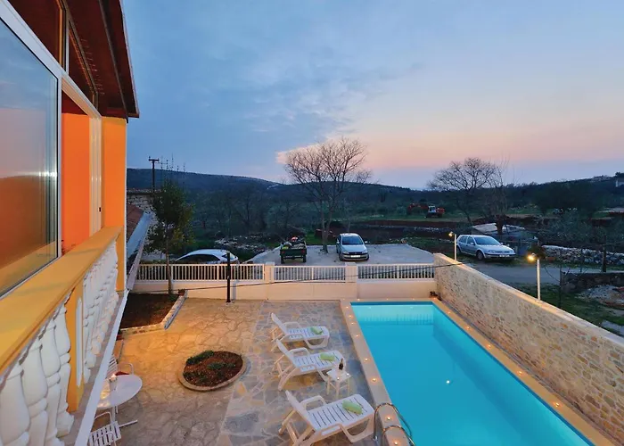 Two-bedroom With An Outdoor Swimming Pool 04 Hébergement de vacances Kruševo