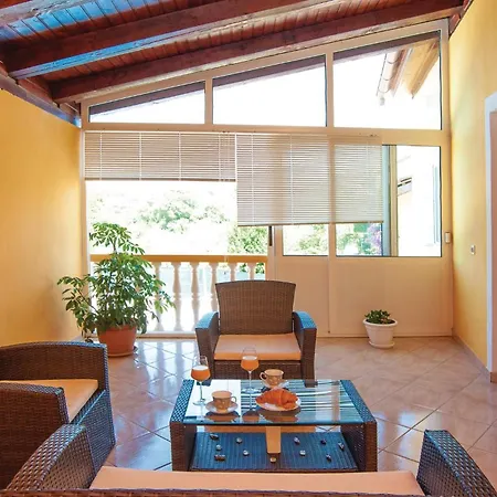 Two-bedroom With An Outdoor Swimming Pool 04 *