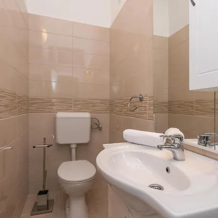 Two-bedroom With An Outdoor Swimming Pool 04 Kruševo