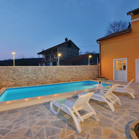 Two-bedroom With An Outdoor Swimming Pool 04