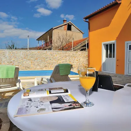 Stunning In With Kitchen Holiday home