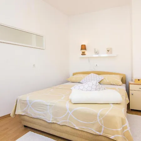 Two-bedroom With An Outdoor Swimming Pool 04