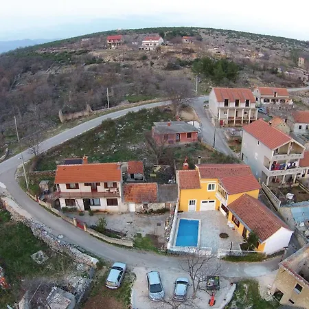 Casa vacanze Two-bedroom With An Outdoor Swimming Pool 04 *