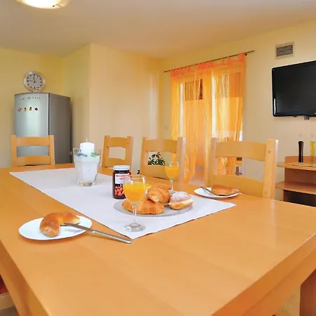 Two-bedroom With An Outdoor Swimming Pool 04 Casa vacanze *